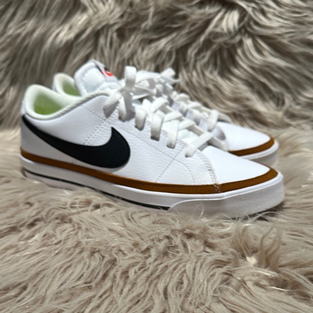 Nike Court Legacy